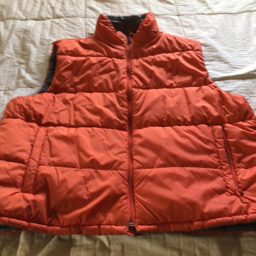 Reversible puffer vest - Picture 3 of 6